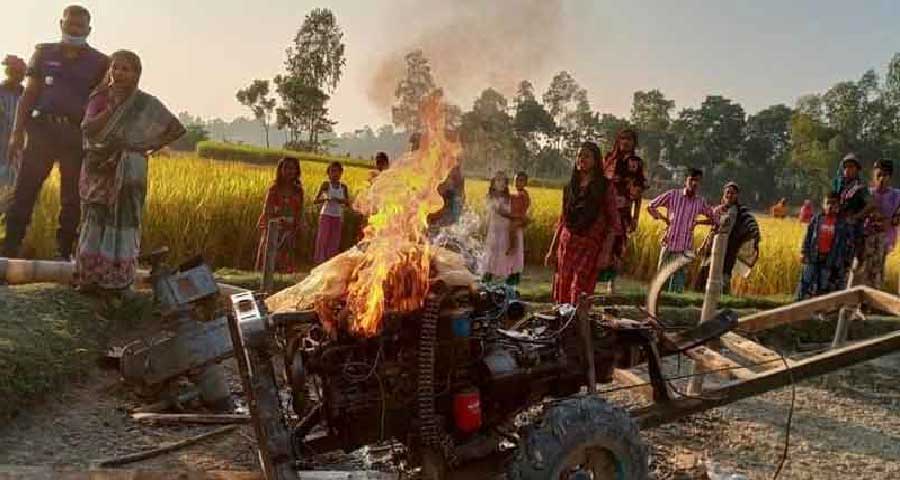 দেওয়ানগঞ্জে ভ্রাম্যমাণ আদালতের অভিযান : ড্রেজার মেশিন ধ্বংস