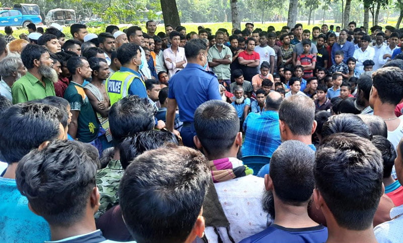 ঈশ্বরগঞ্জ চোরের শাস্তি ও গরু উদ্ধারের দাবিতে সড়ক অবরোধ