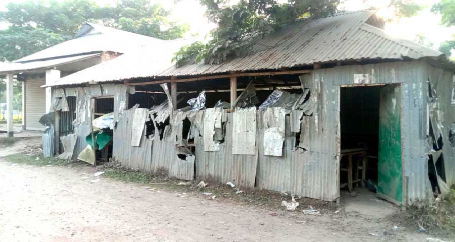 ত্রিশালে স্বতন্ত্র প্রার্থীর নির্বাচনী ক্যাম্প আওয়ামী লীগ প্রার্থীর ভাঙচুর