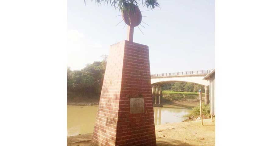 ফুলপুরে কংশ নদের মাটি কাটায় শহীদদের স্মৃতিস্তম্ভ হুমকির মুখে