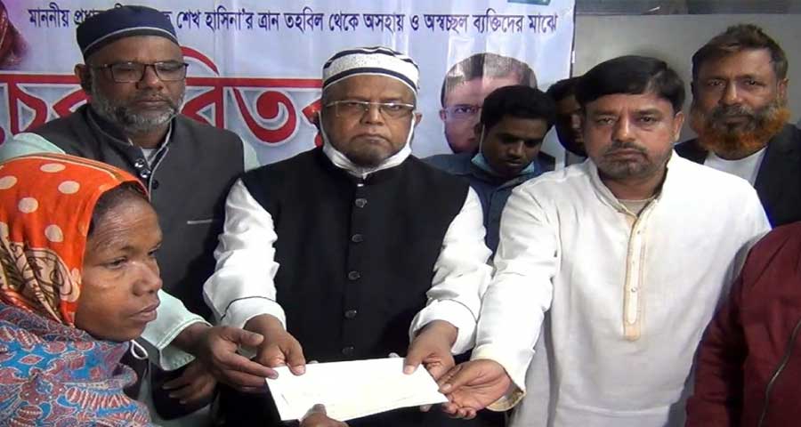 জামালপুরে প্রধানমন্ত্রীর অনুদানের চেক বিতরণ