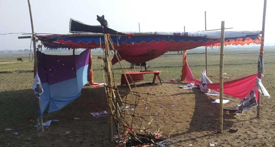 নৌকার প্রার্থীর নির্বাচনী অফিসে হামলা, আগুন