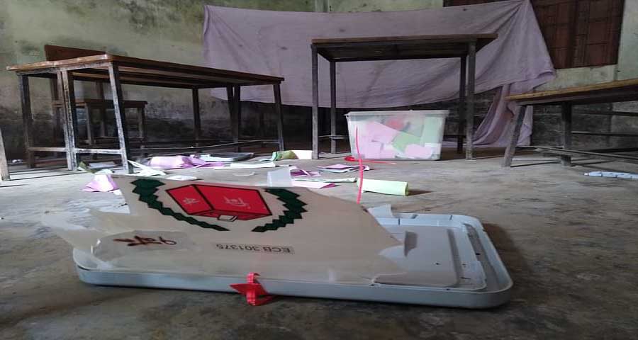 কটিয়াদীতে নৌকায় প্রকাশ্যে সিল মারা নিয়ে সংঘর্ষ, দুই ঘণ্টা ভোট বন্ধ