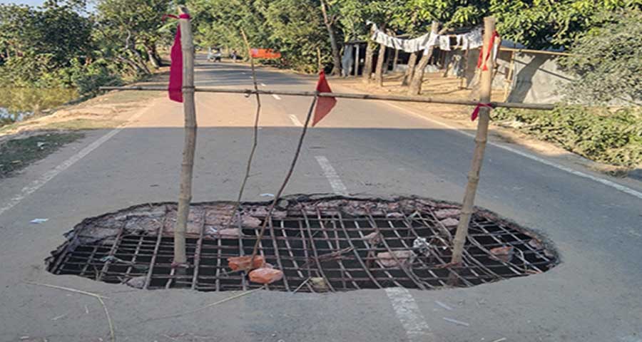 মধুটিলা ইকোপার্ক সড়কে কালভার্ট ভেঙে জনদুর্ভোগ