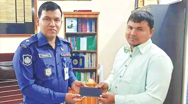 ময়মনসিংহে চার মাসে ৩০ মোবাইল ফোন উদ্ধার পুলিশের