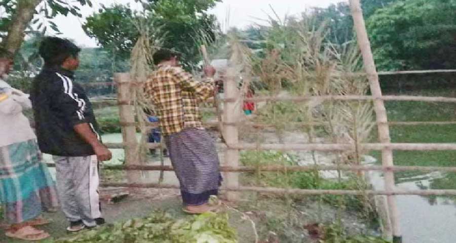 ত্রিশালে নির্বাচনে হেরে রাস্তায় বেড়া, অপসারণ করল প্রশাসন