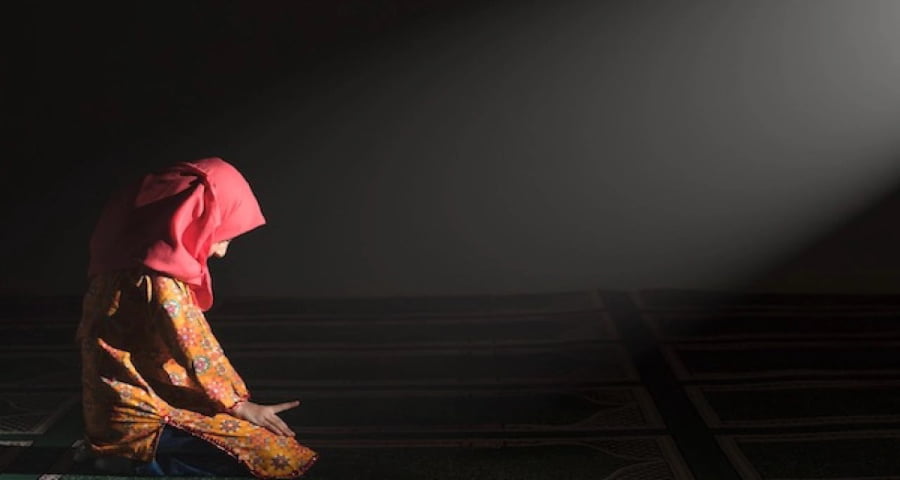 স্বামীর সঙ্গে নামাজরত অবস্থায় সিজদাহতে স্ত্রীর মৃত্যু