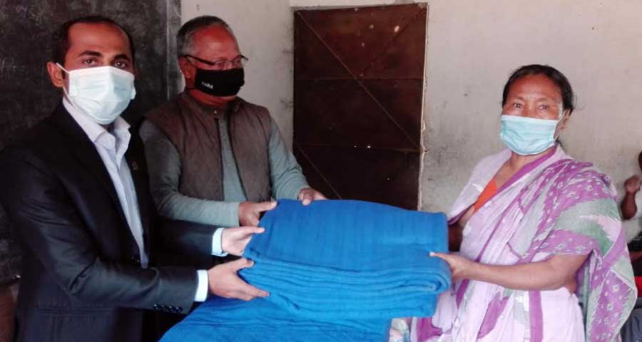 ফুলপুরে শীতার্তদের মাঝে কম্বল বিতরণ
