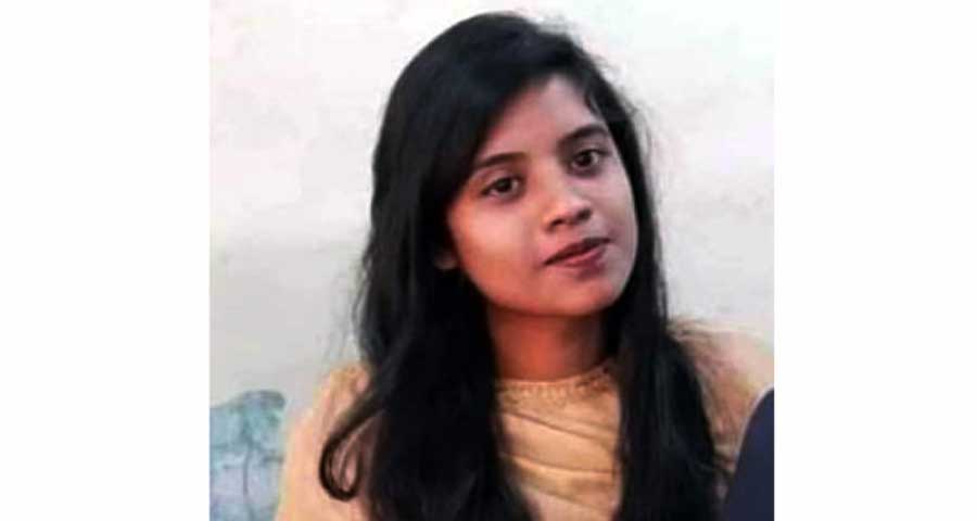 ড্রাইভিং শিখতে গিয়ে প্রাণ গেল কলেজছাত্রীর