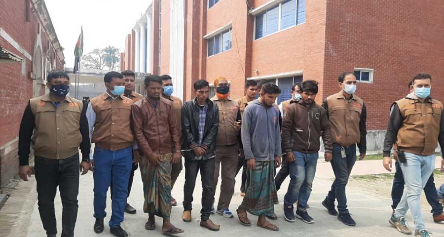 চালককে হত্যা করে অটোরিকশা ছিনতাইয়ের ঘটনায় গ্রেফতার ৪