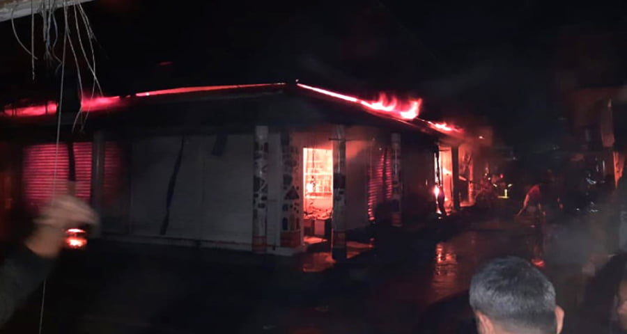 ঈশ্বরগঞ্জে আগুনে পুড়ল পৌরমার্কেট