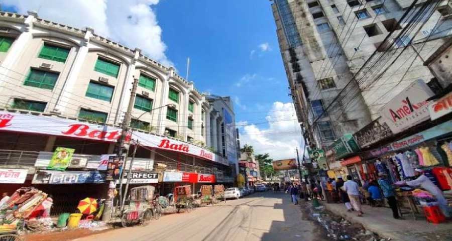 ময়মনসিংহ সাপ আতঙ্কে হোটেল ছেড়েছে অতিথিরা