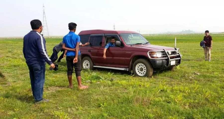 প্রথমবারের মতো খালিয়াজুরী উপজেলায় গেল ৪ চাকার গাড়ি