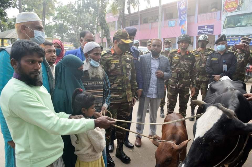 মহড়ায় নিহত গৃহবধূর দুই সন্তানের লেখাপড়ার দায়িত্ব নিল সেনাবাহিনী, দিল গাভীও