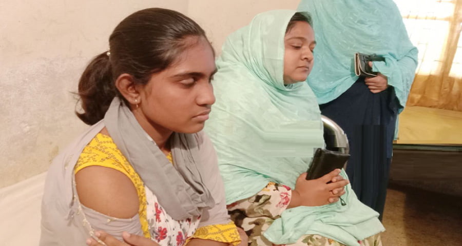 পরপর ৪ ডোজ টিকা দেওয়া হলো শিক্ষার্থীকে!