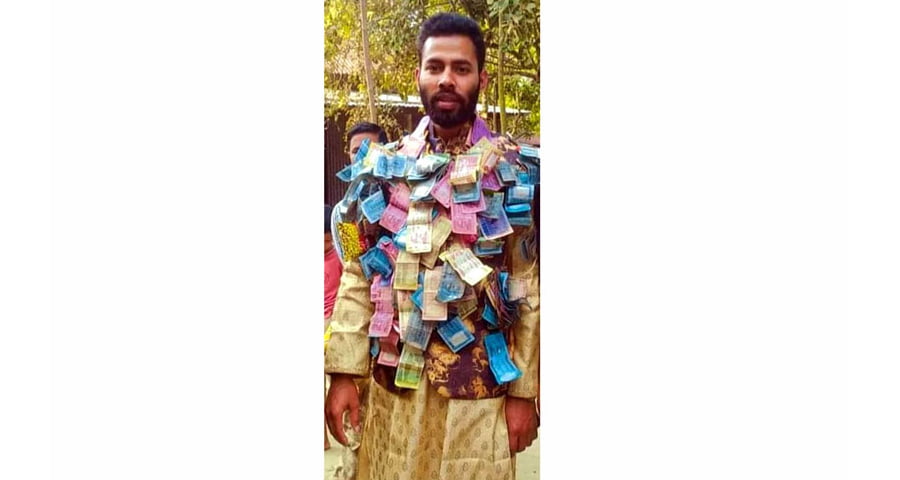 ঈশ্বরগঞ্জ টাকার মালা দিয়ে নবনির্বাচিত মেম্বারকে বরণ