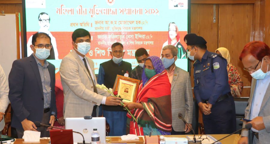 ময়মনসিংহে ১৯ মহিলা পেলেন বীর মুক্তিযোদ্ধা সম্মাননা