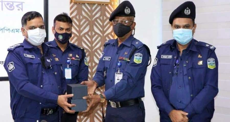ময়মনসিংহে পুলিশের পোশাকে বডিওর্ন ক্যামেরা