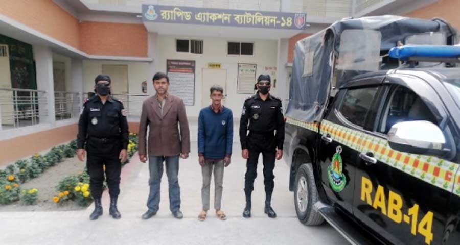 নকল স্বর্ণের বার দেখিয়ে প্রতারণা, দুজনকে জাপটে ধরলেন নারী