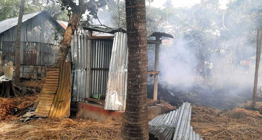 ঈশ্বরগঞ্জ নির্বাচনে হেরে শতাধিক বাড়িতে লুট, আগুন