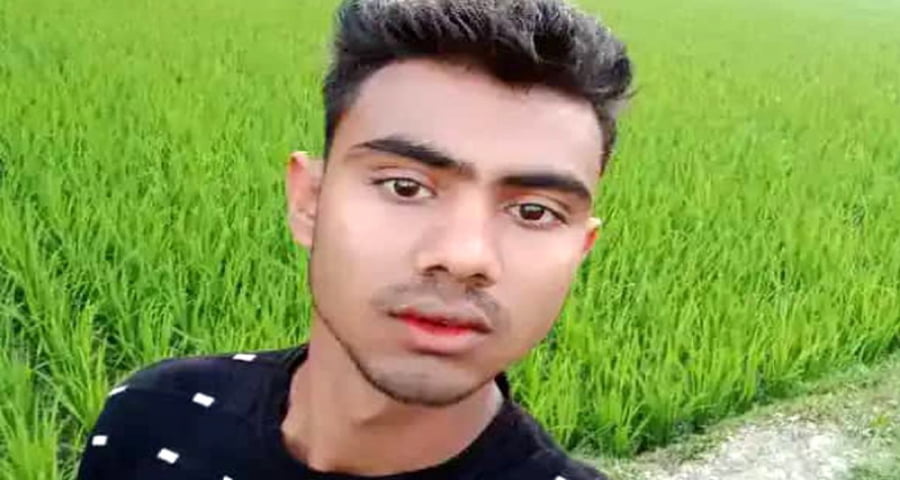 মাজারে গান শুনতে গিয়ে তর্কাতর্কি, বাইরে বের করে খুন!