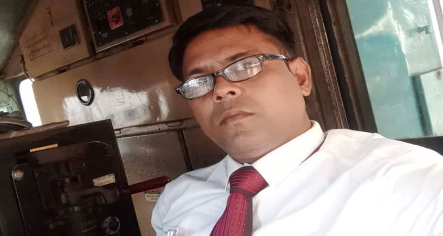 নান্দাইলে চলন্ত ট্রেনে পাথর নিক্ষেপ, চালক আহত