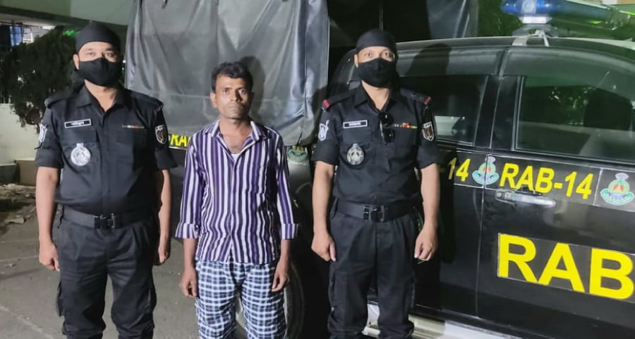 আখ ও পুঁইশাক ক্ষেতে গাঁজা চাষ, মাদক ব্যবসায়ী আটক