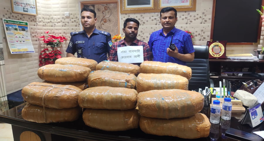 ট্রাভেল ব্যাগ থেকে ৪৪ কেজি গাঁজা উদ্ধার!