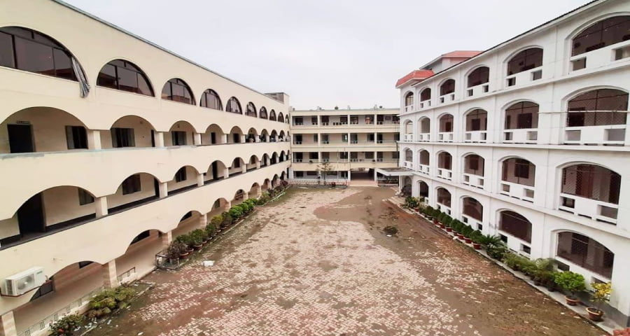 ধূমপান করায় ৪ স্কুলছাত্রী বহিষ্কার