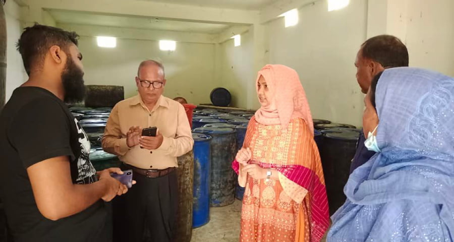 ময়মনসিংহে বেশি দামে সয়াবিন তেল বিক্রি, দুই প্রতিষ্ঠানকে জরিমানা