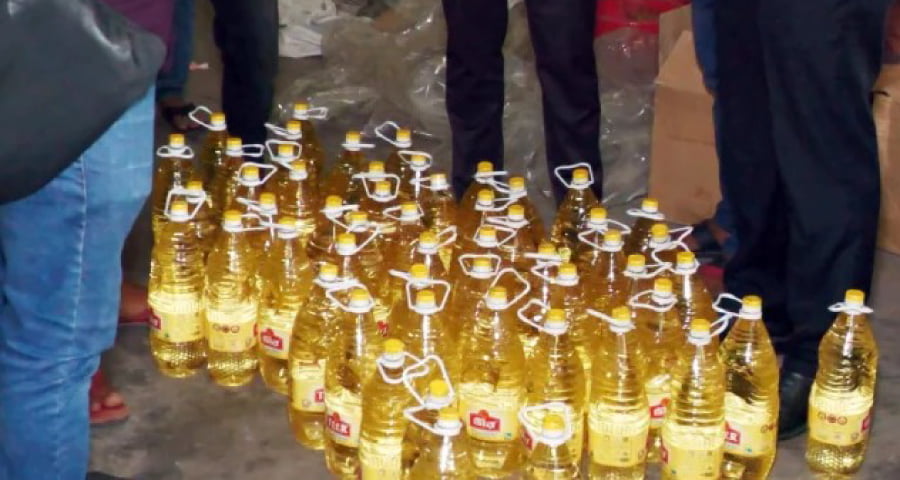 শেরপুরে খুচরা ব্যবসায়ীর গুদামে ৫০০০ লিটার সয়াবিন তেল