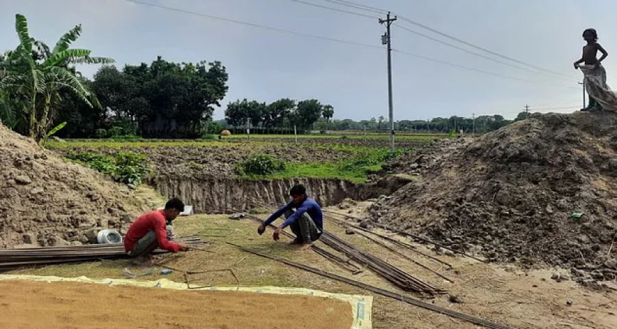 নান্দাইলে জোরপূর্বক দিনমজুর পরিবারের জমি দখলের অভিযোগ