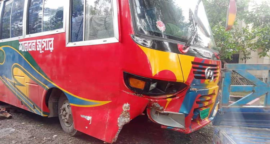 ত্রিশালে বাস ও মোটরসাইকেলের মুখোমুখি সংঘর্ষে নিহত ২