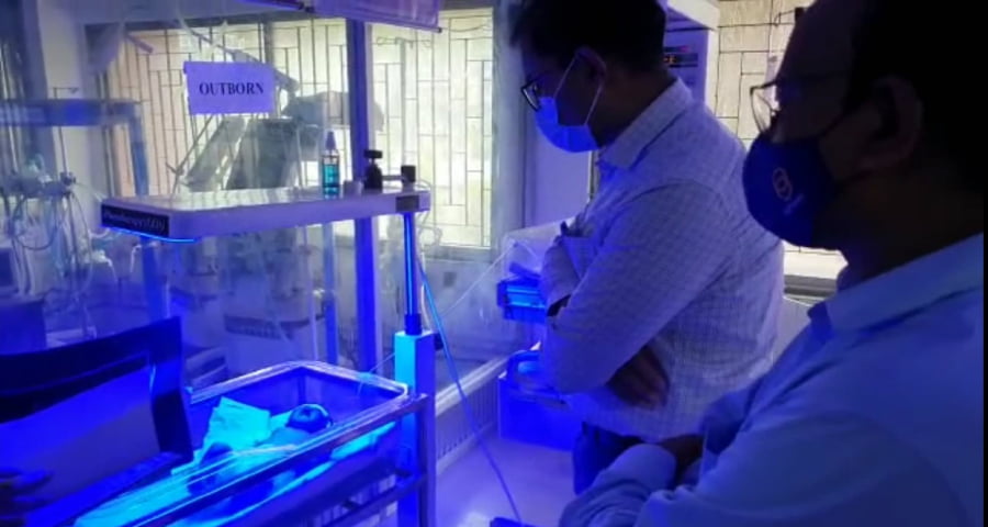 অলৌকিক ভাবে জন্ম নেয়া নবজাতকের অবস্থার অবনতি হয়নি, মমেকে স্থানান্তর