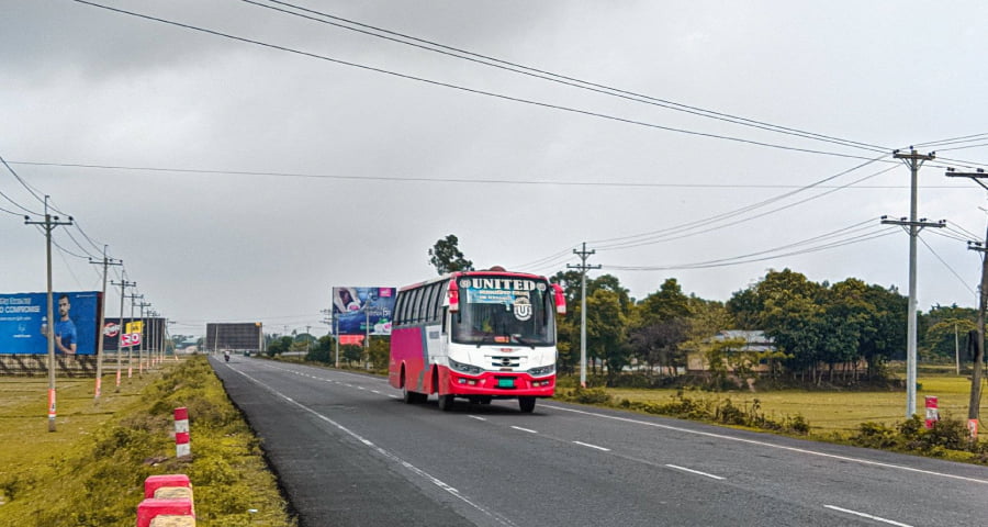 ঘোষণা ছাড়াই ময়মনসিংহ-সিলেট রুটে বাস বন্ধ