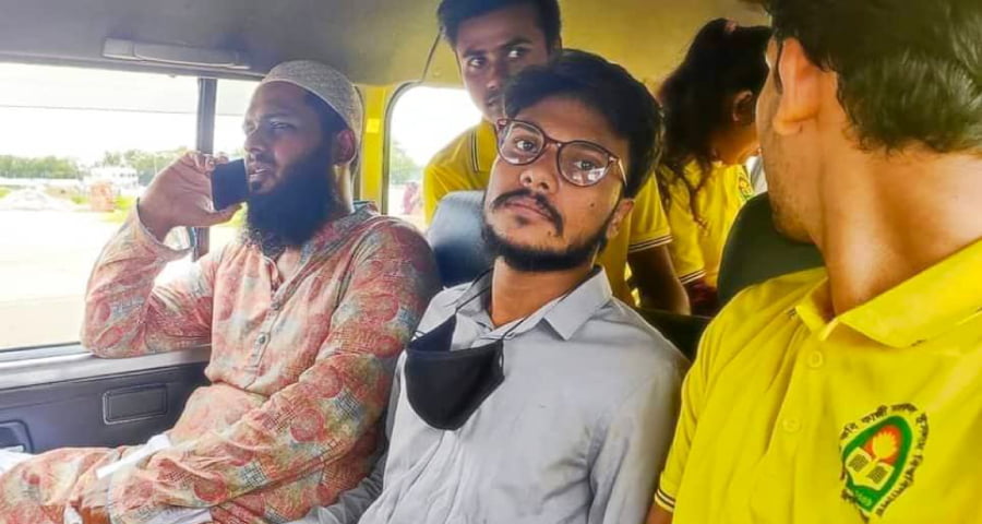 অনৈতিক পন্থায় বিশ্ববিদ্যালয় ভর্তি পরীক্ষা দিতে এসে আটক ওলামা লীগ নেতার ছেলে