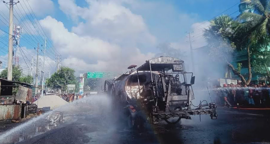 ময়মনসিংহে বিটুমিনের গাড়ি উল্টে দগ্ধ চালকের মৃত্যু
