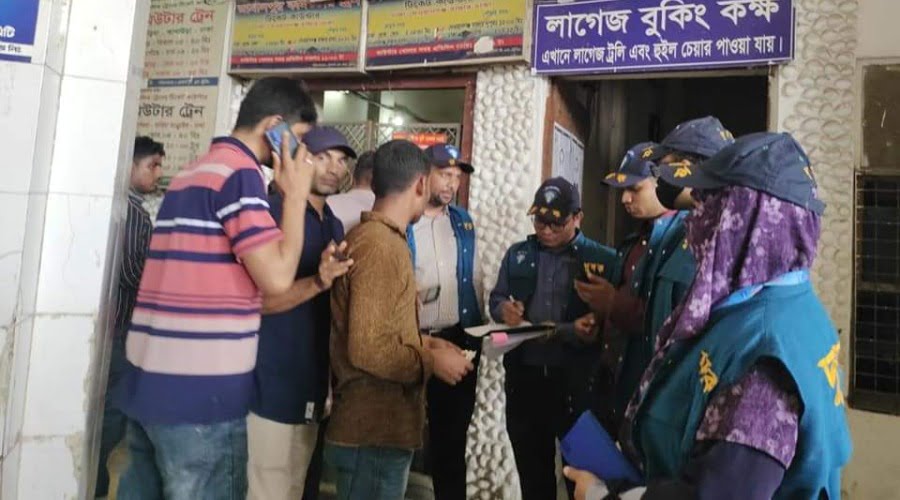 ট্রেনে এক আসনের জন্য তিন টিকেট ক্রয় করতে হয়, দুদকের অভিযান