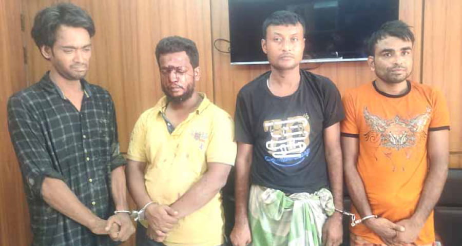 ভালুকায় ধাওয়া করে ৪ বাস ডাকাতকে গ্রেফতার করল পুলিশ