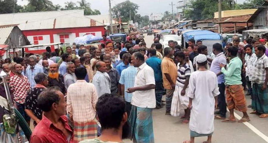 জামালপুরে সার না পেয়ে সড়ক অবরোধ বিক্ষোভ