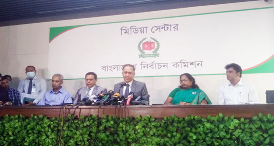 নির্বাচনে ডিসি-এসপিদের কোনো দলের হয়ে কাজ করা যাবে না: সিইসি