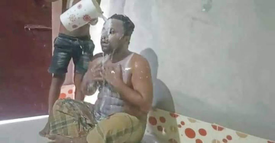 কাঙ্ক্ষিত পদ না পেয়ে দুধ দিয়ে গোসল করে ছাত্রলীগ নেতার দল থেকে বিদায়