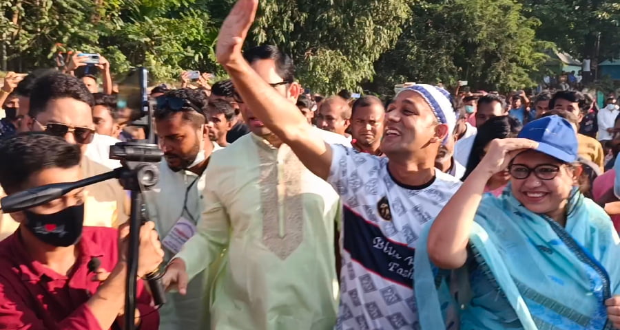 গৌরীপুর স্টেডিয়াম সংস্কারে ২ লাখ টাকা দেয়ার ঘোষণা ব্যারিস্টার সুমনের