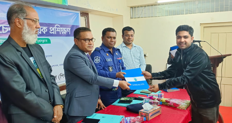 ময়মনসিংহে সাংবাদিকদের ফ্যাক্ট চেক বিষয়ক প্রশিক্ষণ দিল পিআইবি