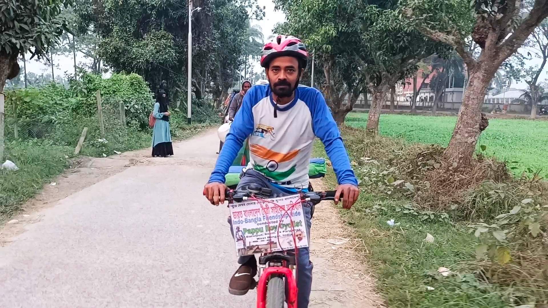 ভারত-বাংলাদেশের সম্পর্ক মজবুতের বার্তা নিয়ে সাইকেলে ছুটছেন পাপ্পু