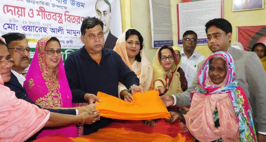 জামালপুরে মহিলা দলের শীতবস্ত্র বিতরণ
