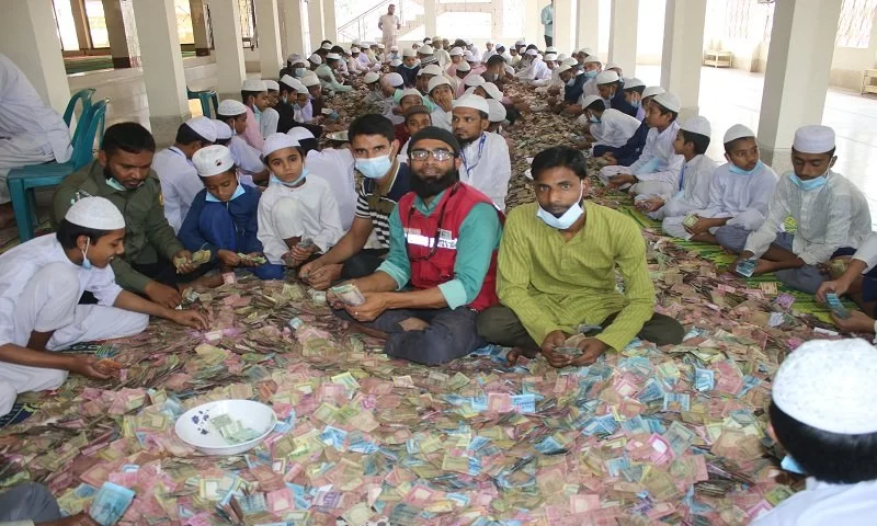 পাগলা মসজিদের দানসিন্দুকে সোয়া পাঁচ কোটি টাকার বেশি, এখনো চলছে গণনা
