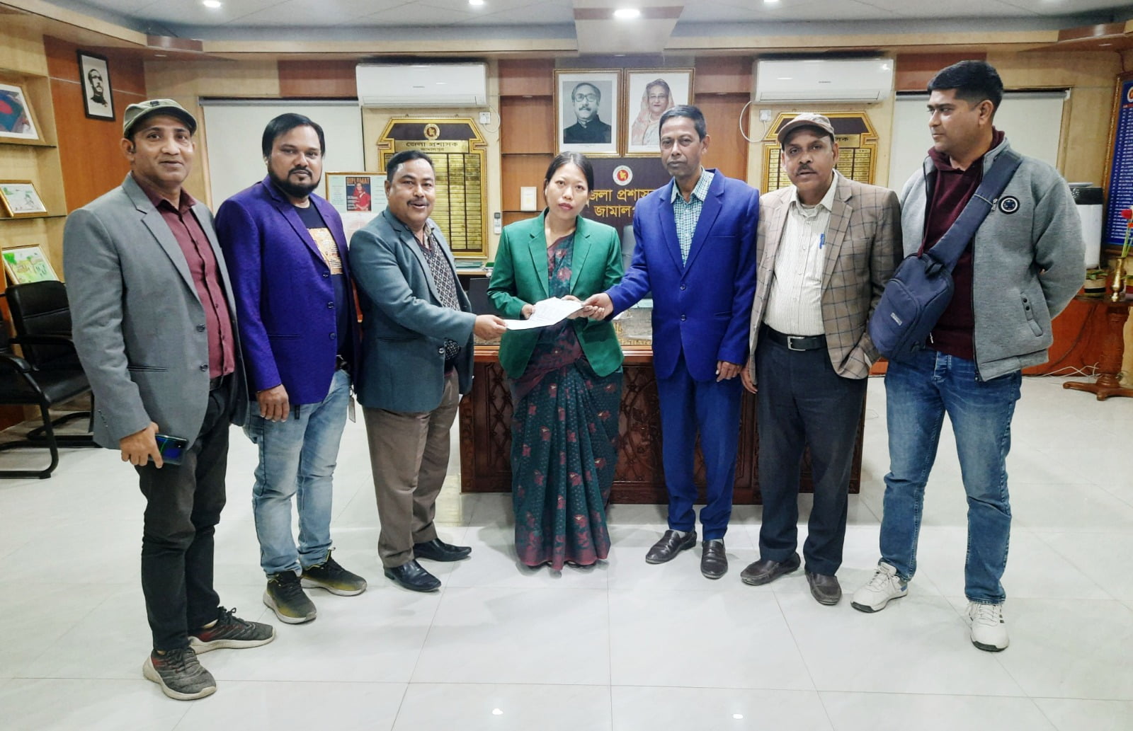 জেলা প্রশাসকের সাথে জামালপুর জেলা প্রেসক্লাবের কর্মকর্তাদের সৌজন্য সাক্ষাৎ