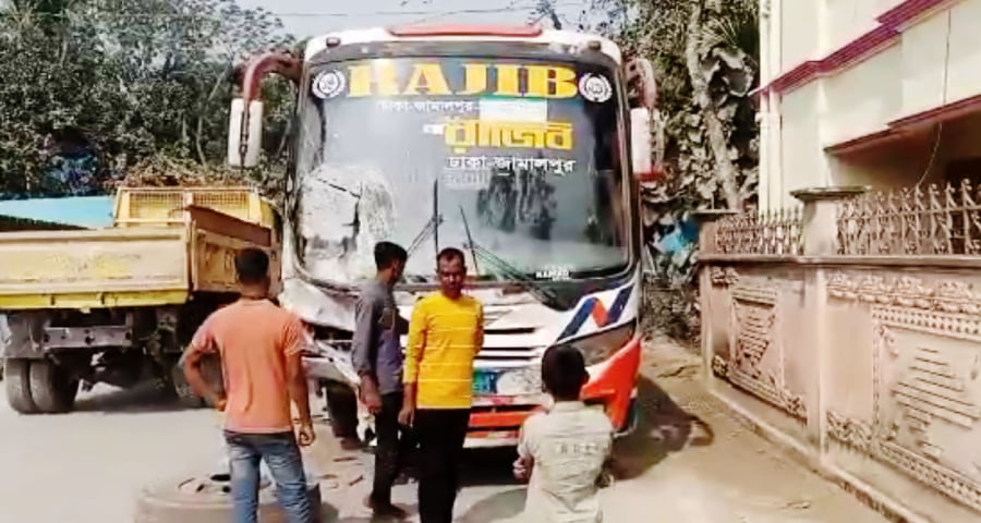জামালপুরে বাস-পিকআপ সংঘর্ষে নিহত ১