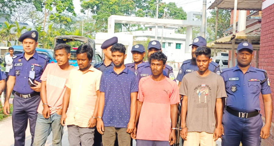 ব্যাংকে যাওয়ার পথে ১২ লাখ টাকা লুট, ৫ ডাকাত গ্রেপ্তার